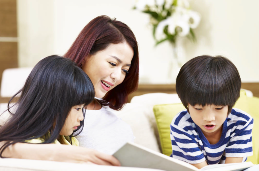 美芽妈妈|小朋友护送怀孕妈妈坐公交，3个行为感动司机，网友：这才是教养