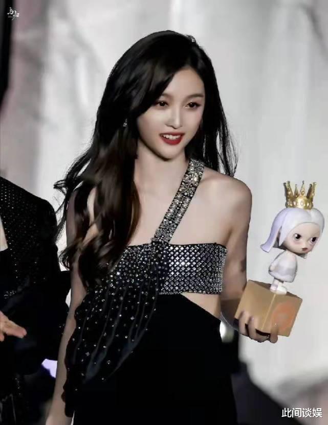 吴宣仪|五位女爱豆瑞丽美容大赏造型：孔雪儿程潇像公主，吴宣仪风格大胆