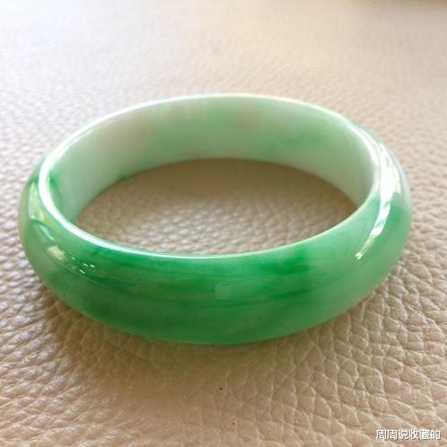 翡翠|很多的翠友都是好色之徒，恰恰b货都是带颜色的，什么是b货？