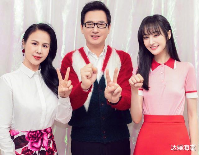 何妍|郑爽近况疑曝光：现身机场无人接机，商演无人敢用，跟父母回老家