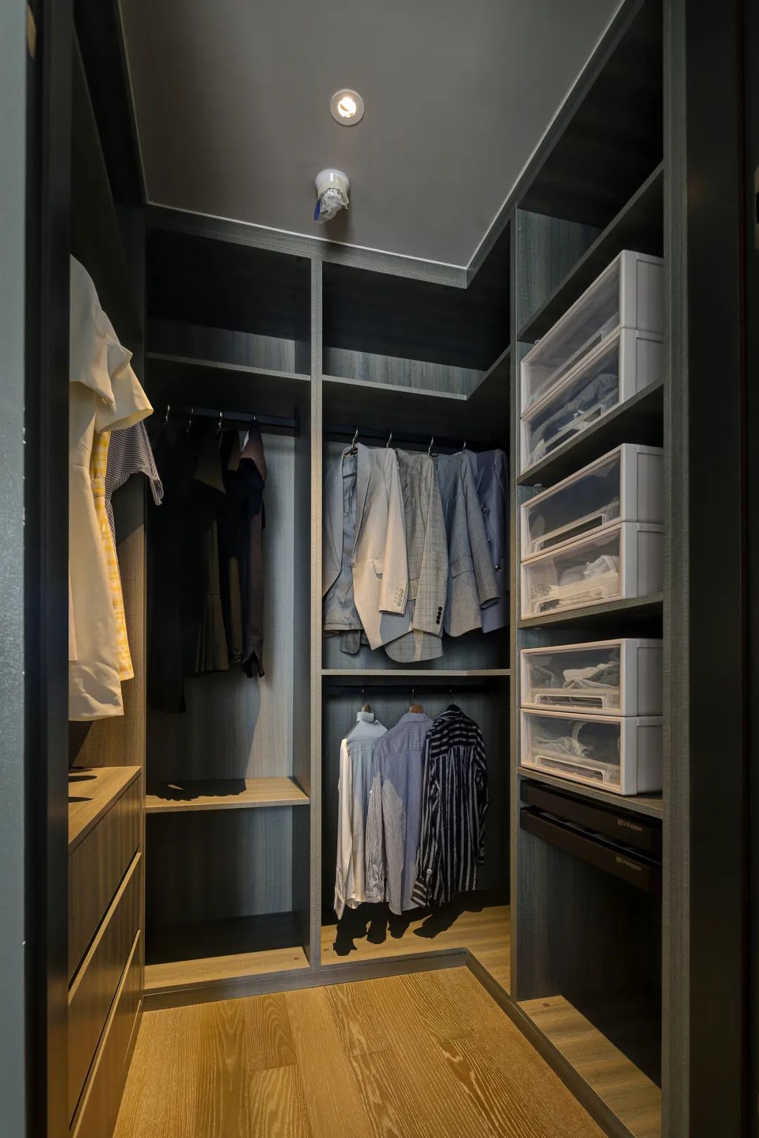 砸开半面墙露出大厨房，这个148m2小三房好看又实用！