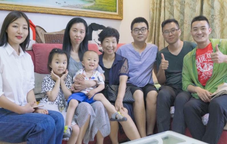 杜新枝|重女轻男？杜新枝对傻女儿好到没话说，邻居透露对姚威态度反差大