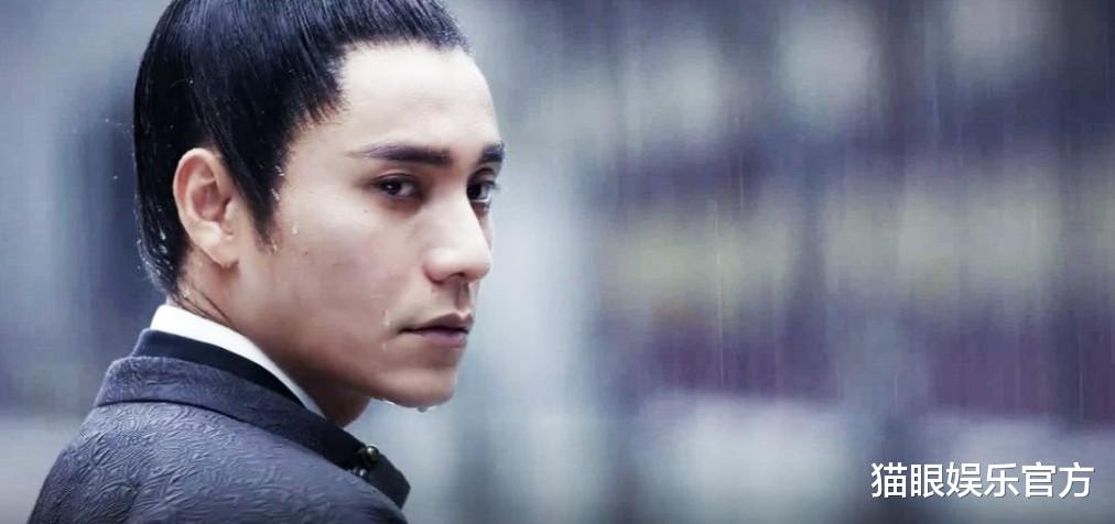 刘亦菲|陈坤大片曝光，宽肩窄腰身材不输小鲜肉，手上名表还是全球限量