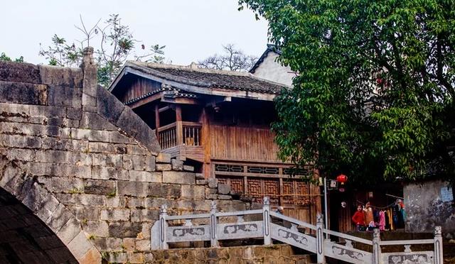 陕西|广西有一宝藏古镇，15000多块青石铺成的石板路，古韵沧桑