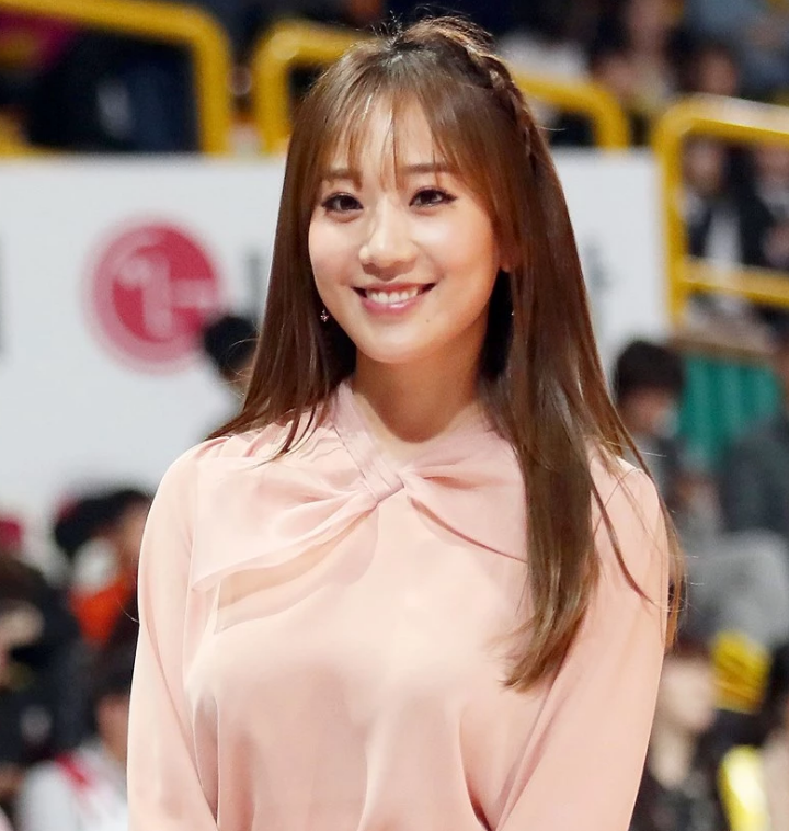 开开森森 30岁美女主持开车撞死送货员,惨烈现场照曝光,冷静表现让人意外