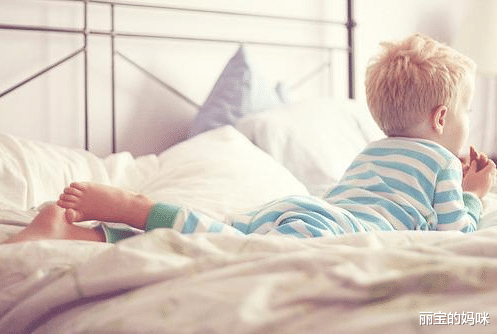 丽宝的妈咪|家长几点叫孩子起床有讲究，若早于这一时间，会给长高“拖后腿”