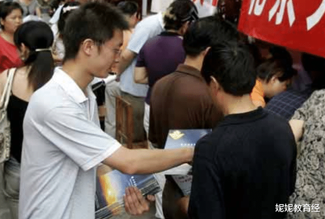 大学|上过大学和没上大学有什么区别？5张对比图告诉你答案，真挺现实