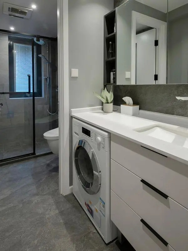 |140平简约风三居室，封闭露台扩大客厅休闲工作两不误