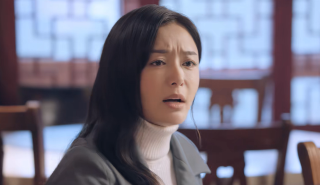 秦岚|翻白眼、挑眉毛、一阳指，《突围》秦岚演技被吐槽：一出场就快进