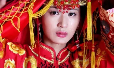 佟丽娅|“古装第一妖姬”：13年前压番佟丽娅，沉寂6年凭“媚骨”翻红