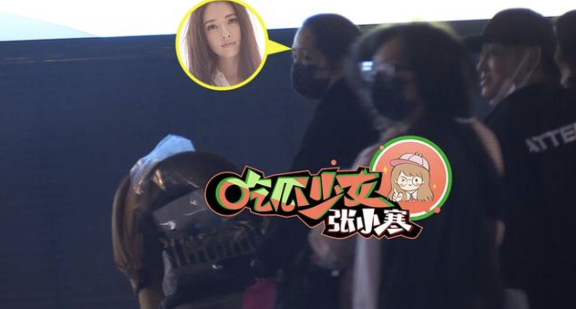 郭碧婷|郭碧婷带女儿购物，Cora穿扮粉嫩软萌可爱，有专人抱娃出行阵仗大