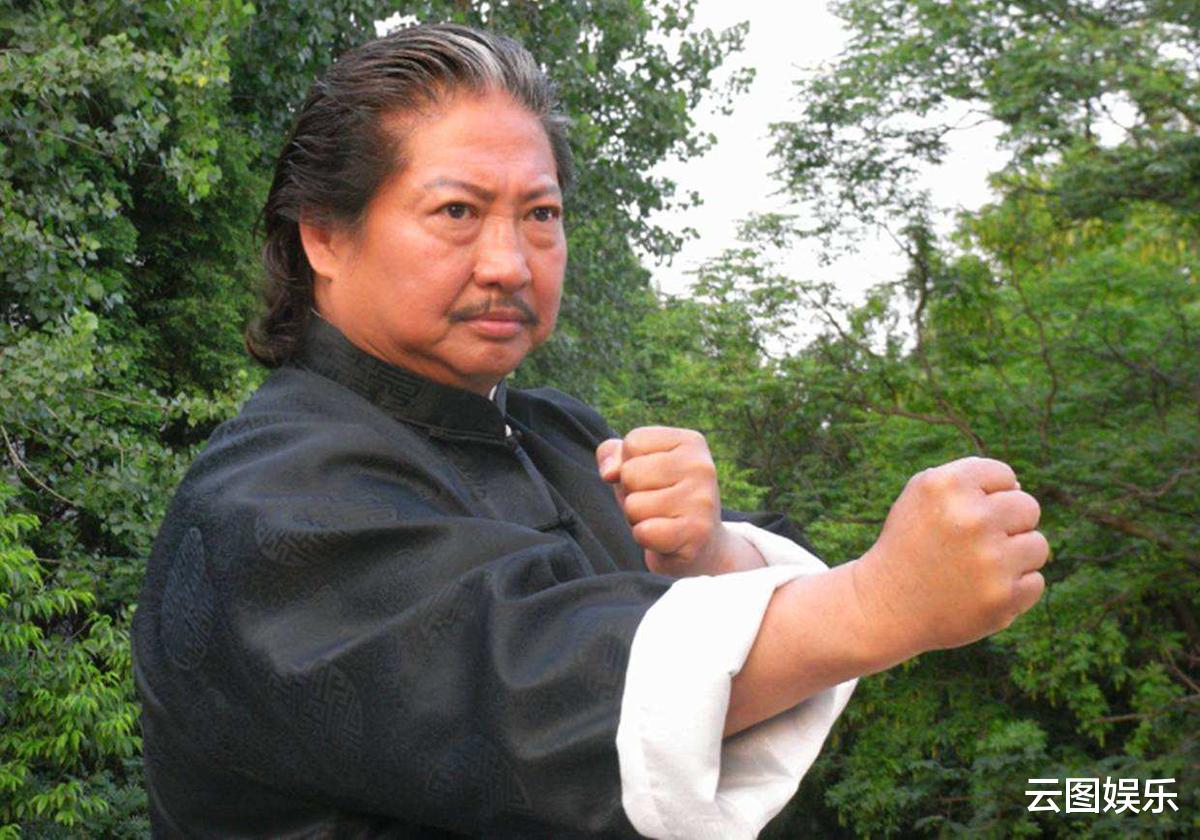 胡静|洪金宝儿媳豪宅开派对，婆婆罕露面心情好，祖孙三代穿同款太温馨