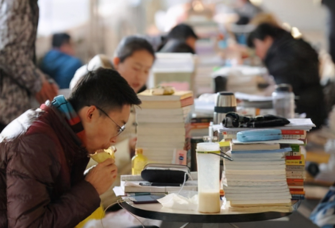 大学|为什么有些穷人家孩子不去考公务员？难道是不想吗？现实往往残酷