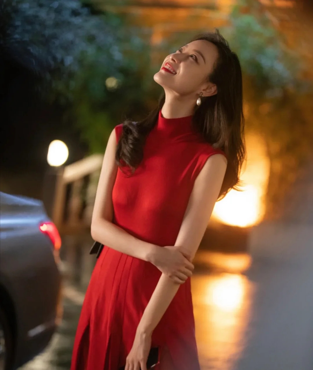 杨幂|新年到了 看看倪妮红色穿搭