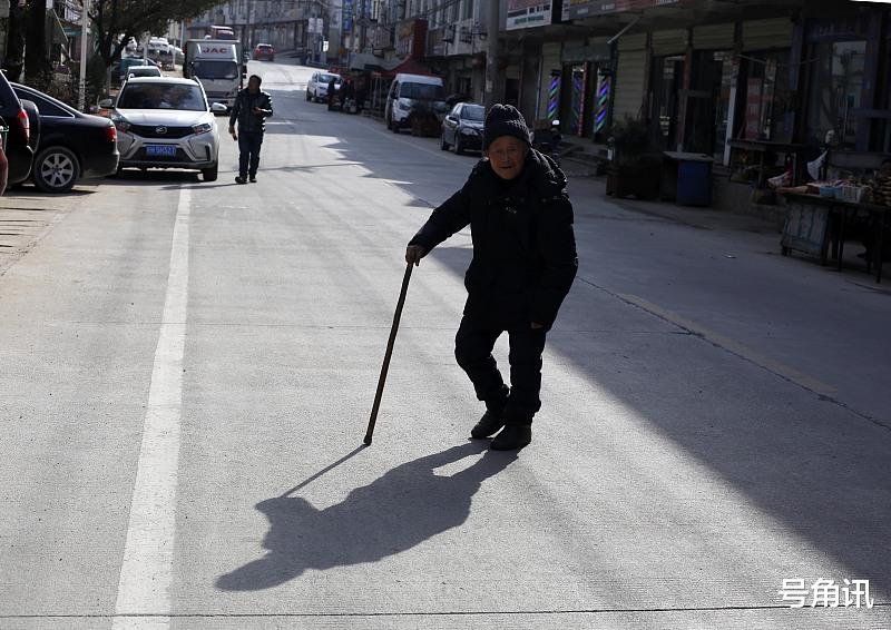 号角讯 少年扶老人被讹 老人女儿发声：怎样正确扶老人？