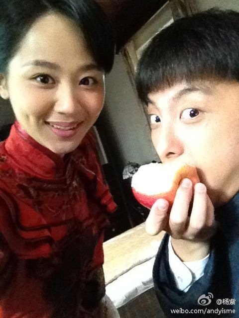 任嘉伦|明星花式营业迎12月！任嘉伦库存自拍显非主流，杨紫转发九年旧博