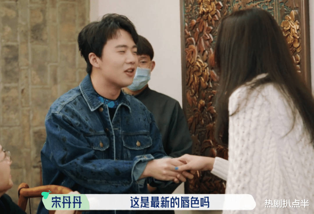 郭麒麟|被宋丹丹训，被舒淇吐槽粉太厚，郭麒麟的回应堪称“人间清醒”