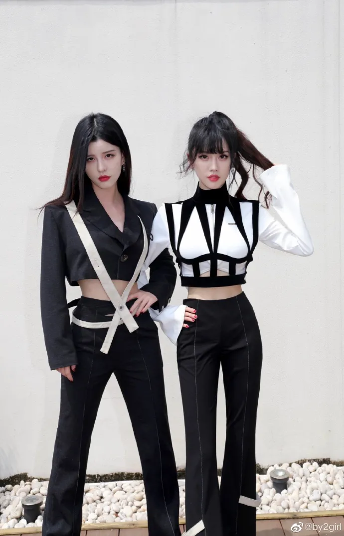 桃小菁说说|南台控股:整形撕x豪门恋一样不落,这对塑料姐妹怎么还是时代的眼泪?