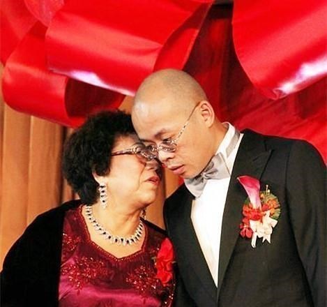 曹德旺|曹德旺：豪宅占地5亩，地下室藏满茅台酒，为何3个子女却不愿来住
