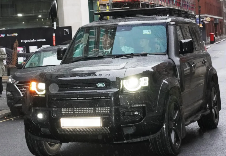 小贝|贝克汉姆73岁父亲再婚娶富婆，小贝携妻女以伴郎身份帅气亮相