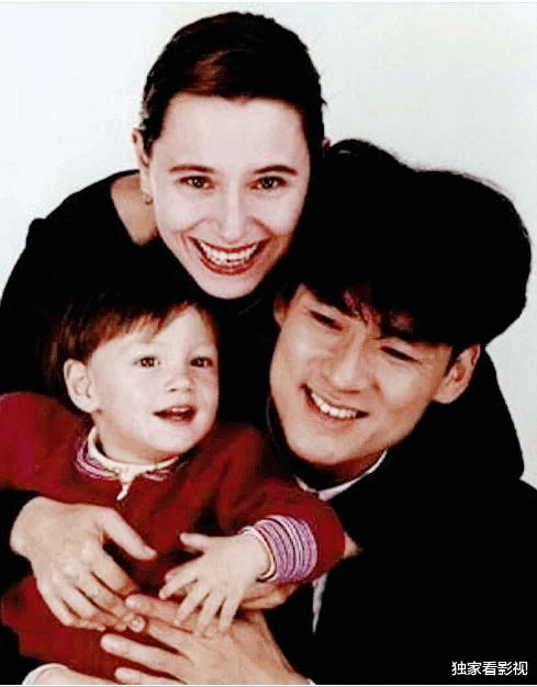 郭德纲|美貌不再也挡不住周华健爱美国妻子35年，90后儿子却看着比爹大？