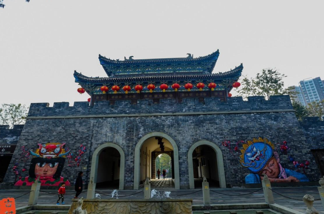 古镇 重庆一“冷门”假古城,耗资35亿打造,风景不输丽江