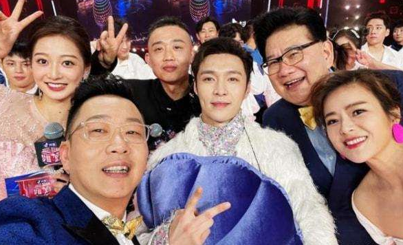 东方卫视|冯琳再次回归舞台，东方卫视跨年晚会艳压群芳，主持读研两不误