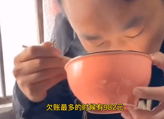 |张同学姓名年龄曝光，做网红是被逼无奈，千万粉丝收入却并不高