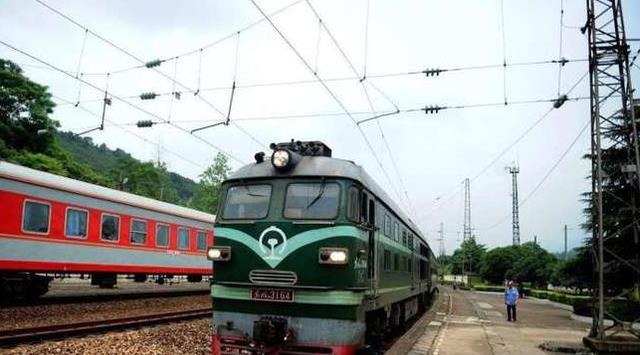 于歡歡說電影 中國“唯一免費”火車，農民還是最大的受益者，任何人可免費乘坐