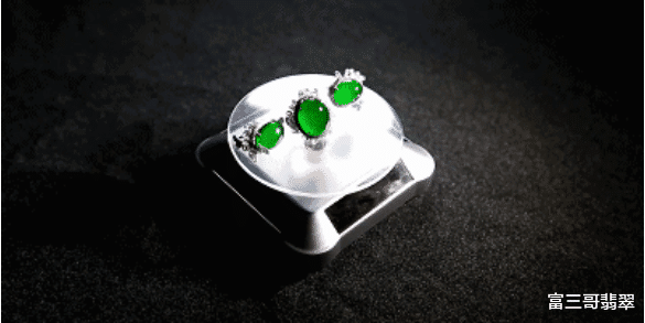 翡翠|一块翡翠毛料拍出1485万，不过它的拍卖途径你肯定想不到！