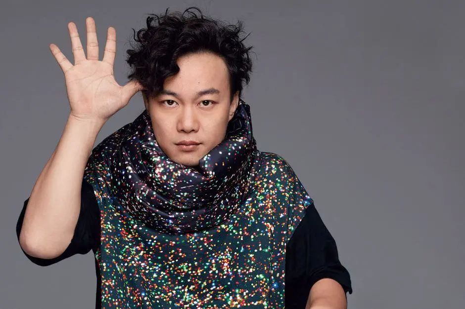 TVB藝人力挺新疆棉花，親手扔H&M衣服：垃圾就該扔垃圾桶-圖3