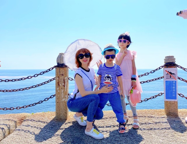 周涛|豪门阔太金巧巧晒全家福，罕见和丈夫合体，绯闻虽多但不影响感情