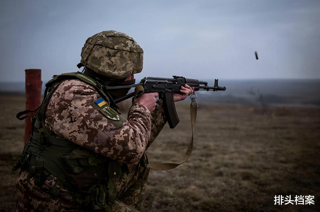 打起來瞭！烏克蘭八個旅猛攻頓巴斯地區，當西方急先鋒很容易被耍-圖2