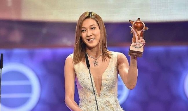 钟嘉欣|为请她出山拍戏，导演将剧组都搬到她家门口，却无人敢说她耍大牌