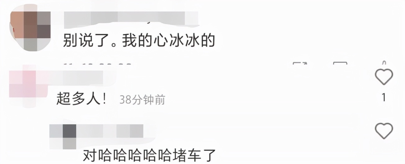 王冰冰|王冰冰现身校园被围观！手腕纤细双腿修长，与路人合照生图太惊艳