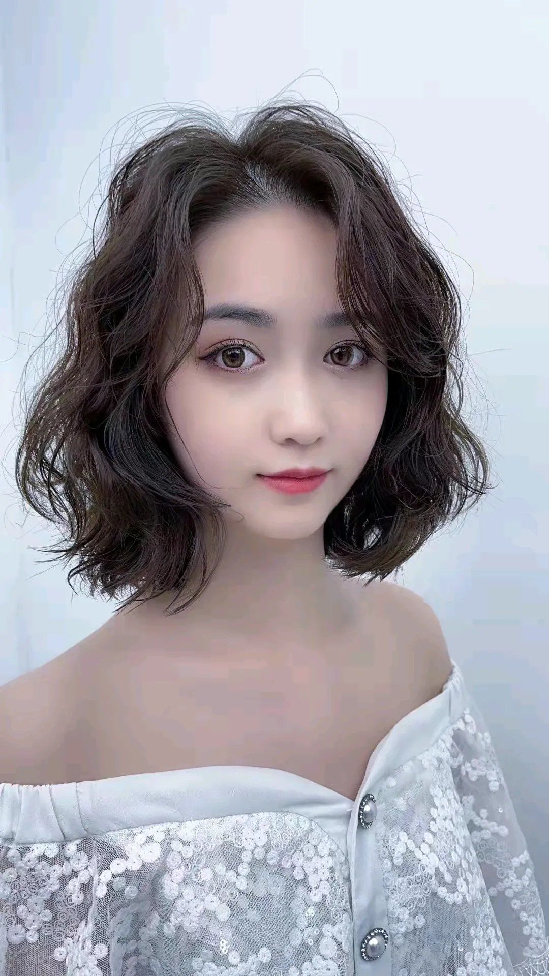 烫发 春节发型怎么选？都是卷烫发别错过，很洋气