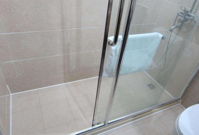 |越来越多人不再用玻璃胶了，现在流行用它来代替，环保又省钱！