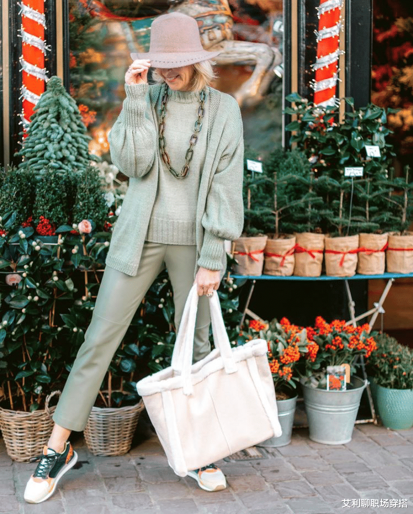 穿衣搭配|50岁女性教会我们的美丽法则，是自信与智慧兼具的风范，让魅力持续
