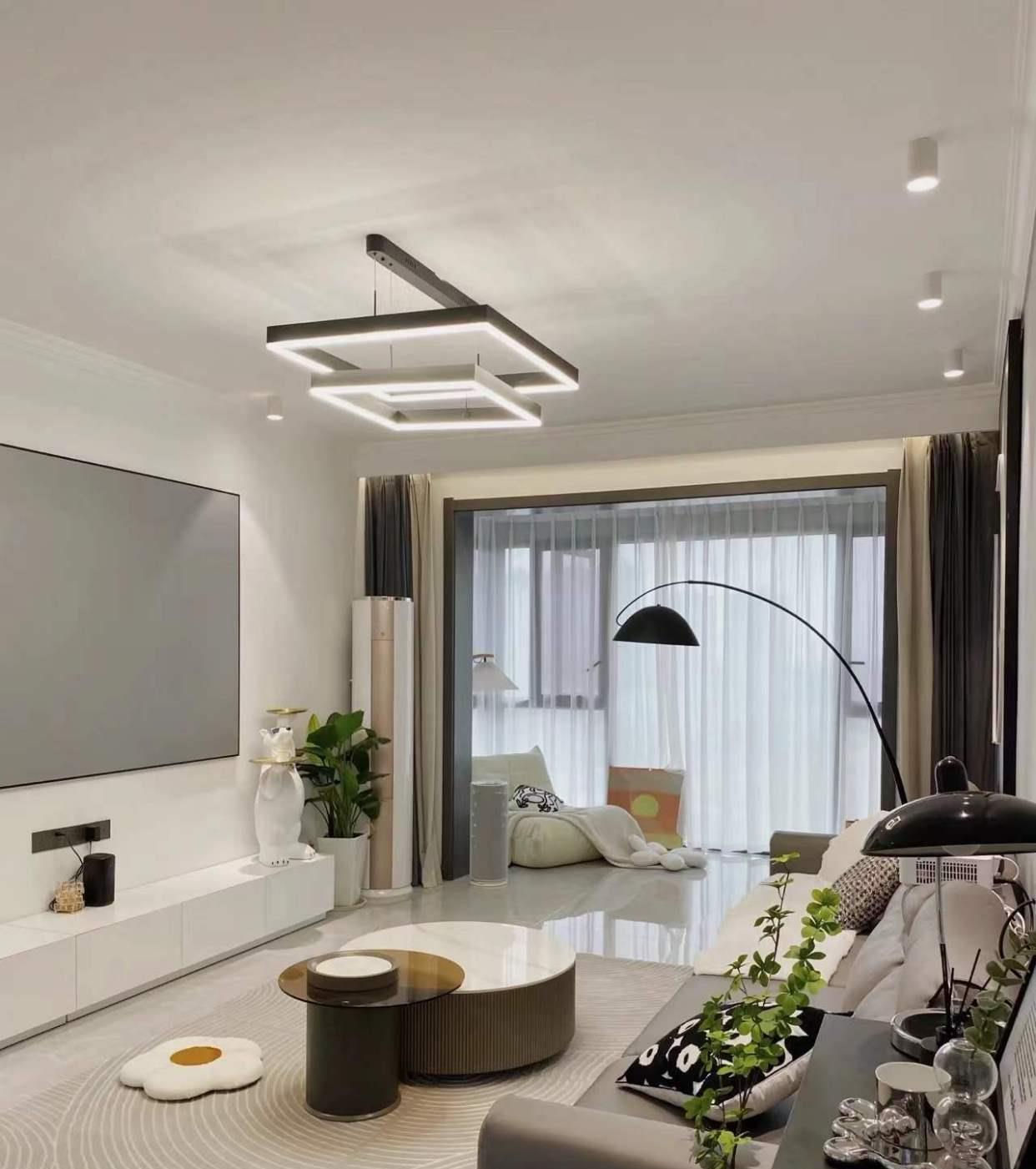 为省钱，女主选择了亲戚眼里的“穷装风”，实用性反而只增不减