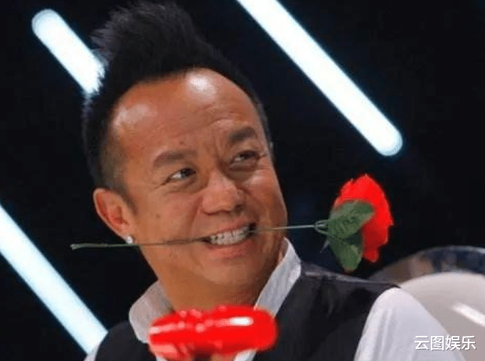 黄大炜|57岁黄大炜约会患癌女友，相恋25年仍恩爱，已花2千万帮对方续命