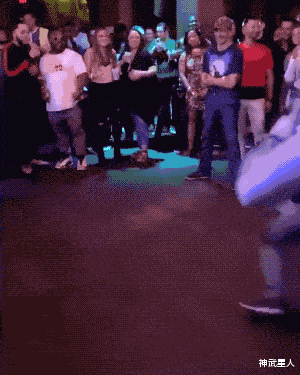 神武星人|“跟女友秀叠词，还能不能再污点？瞬间毁了三观！”哈哈哈