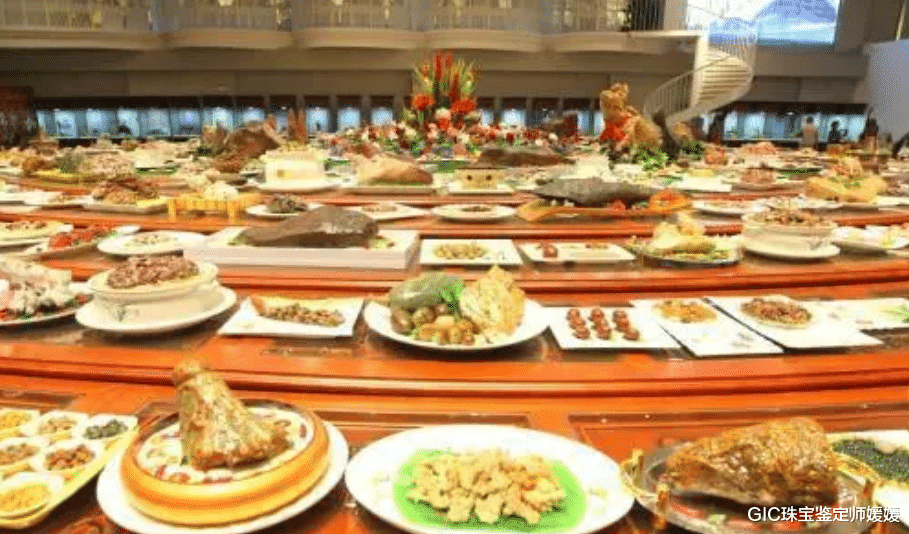 GIC珠宝鉴定师媛媛 在大自然的鬼斧神工之下，这款92克的奇石，估值居然高达1.3亿