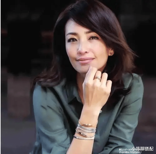 运动 张曼玉瘦了反而脱相，中年女人不用担心身材变胖，时尚感更重要