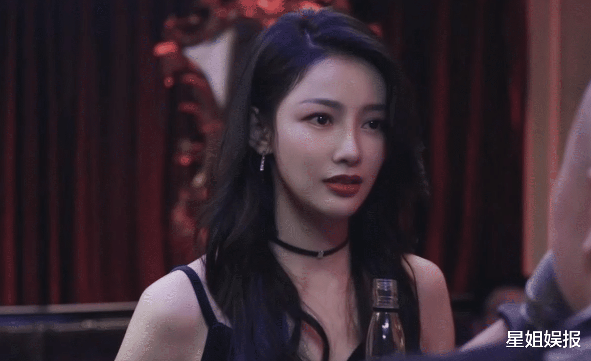 金·卡戴珊|和周冬雨娜扎是同学，出道9年不火的她，在《扫黑风暴》演的思思好美