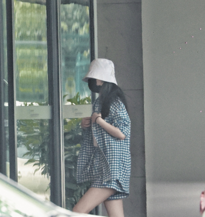 冯绍峰|网友偶遇冯绍峰素颜打疫苗，离婚快两月，他怎么变成这样了