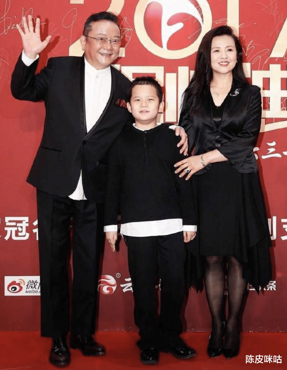 陈皮咪咕 盘点老来得子的男明星，有人豪掷5亿宠女，有人为了养家不敢退休