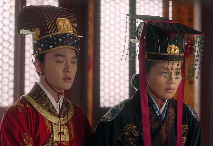 刘娥|《大宋宫词》大结局：刘娥太庙祭奠完赵恒，倒在赵祯怀中缓缓逝去