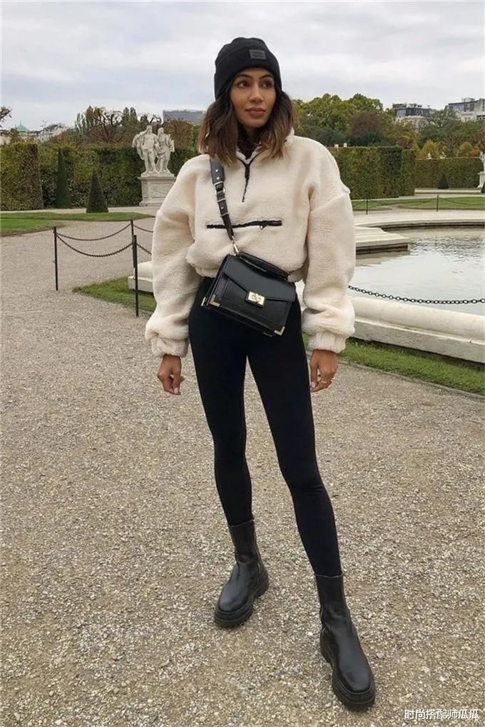 时尚搭配师瓜瓜|“阔腿裤”过时了，今夏火的是“鲨鱼裤”，时髦显瘦，明星都在穿