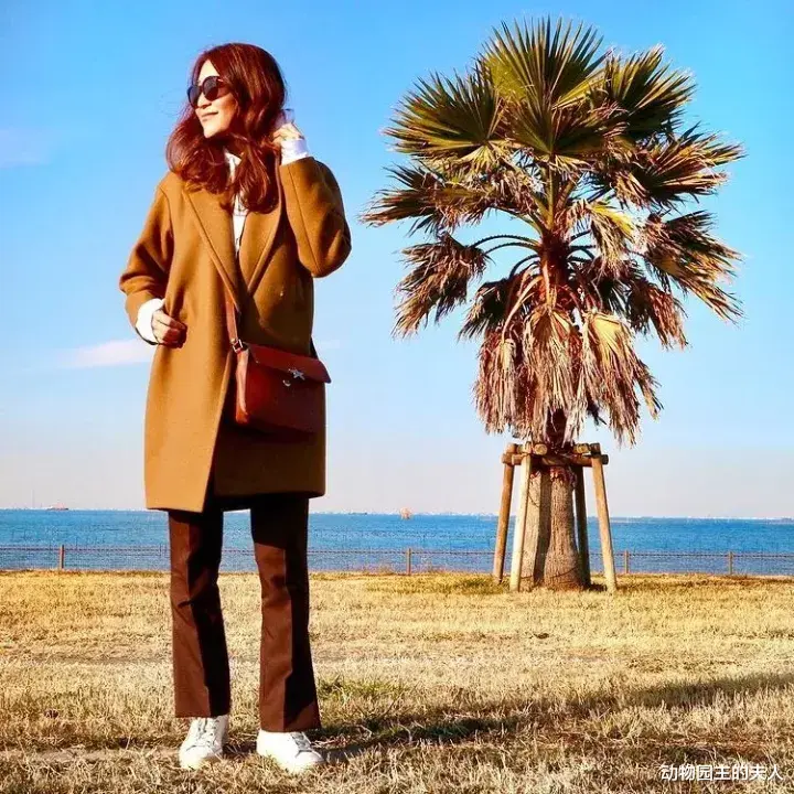 动物园主的夫人 冬季针织衫怎么穿好看又省钱 看看这位博主的简约搭配法会给你灵感