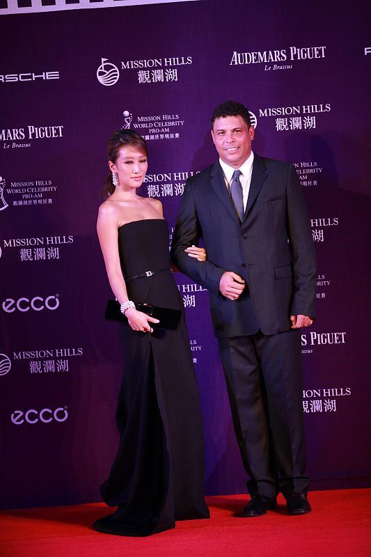 罗纳尔多|小罗儿子已签约巴甲豪门，为何大罗的子女却默默无闻？